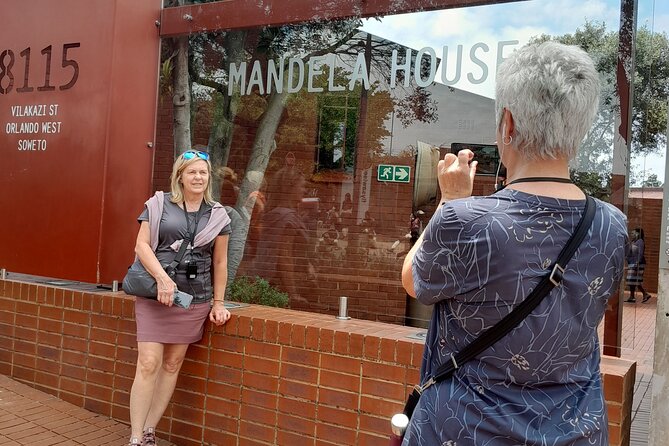 Half Day Johannesurg and Soweto Guided Tour - Munro Drive viewpoint: POW-built monument plus big skyline views