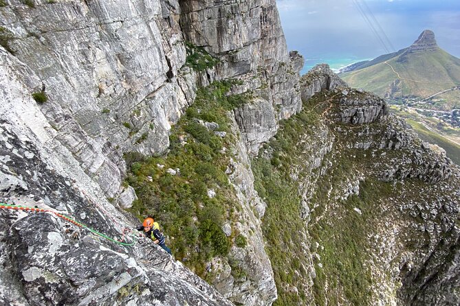Half-Day Rock-Climbing on Table Mountain - The role of your guide: calm under weather pressure
