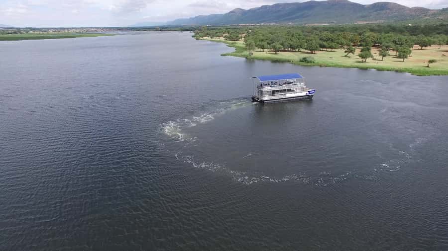 Hartbeespoort: 2-Hour Dam Cruise with South African Food - Hartbeespoort Dam from the water, with Magaliesberg in your sights