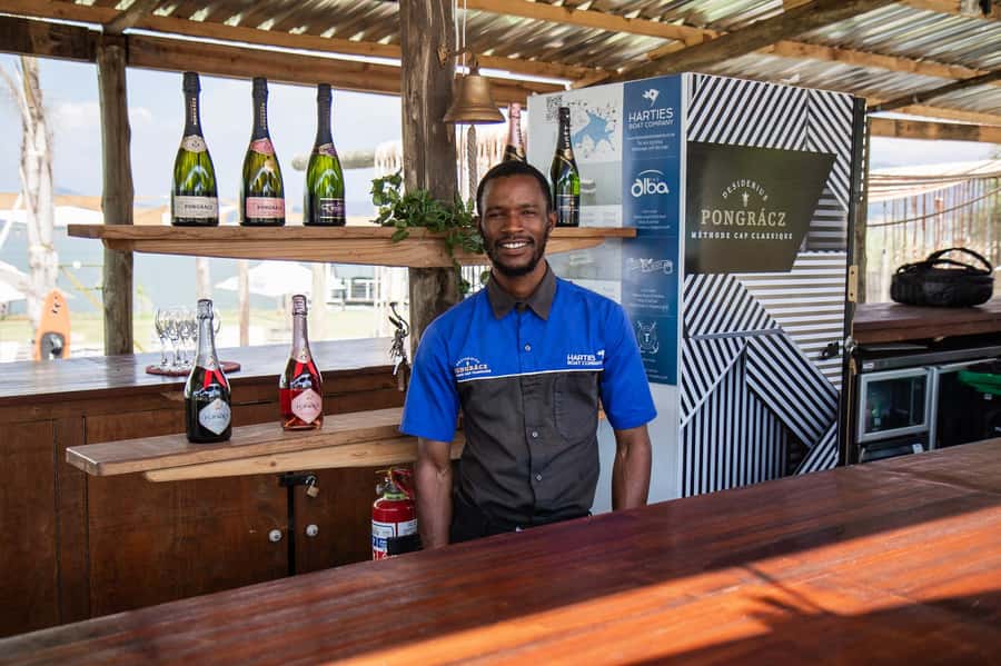 Hartbeespoort Dam: 1 Hour Standard Scenic Boat Cruise - Onboard service, music, and what the cash bar actually means