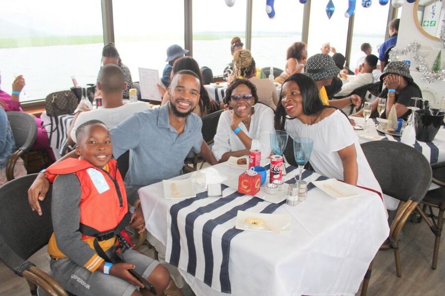 Hartbeespoort Dam: The Luxury Alba Boat Cruise with Food - Drinks and the Cash Bar Reality