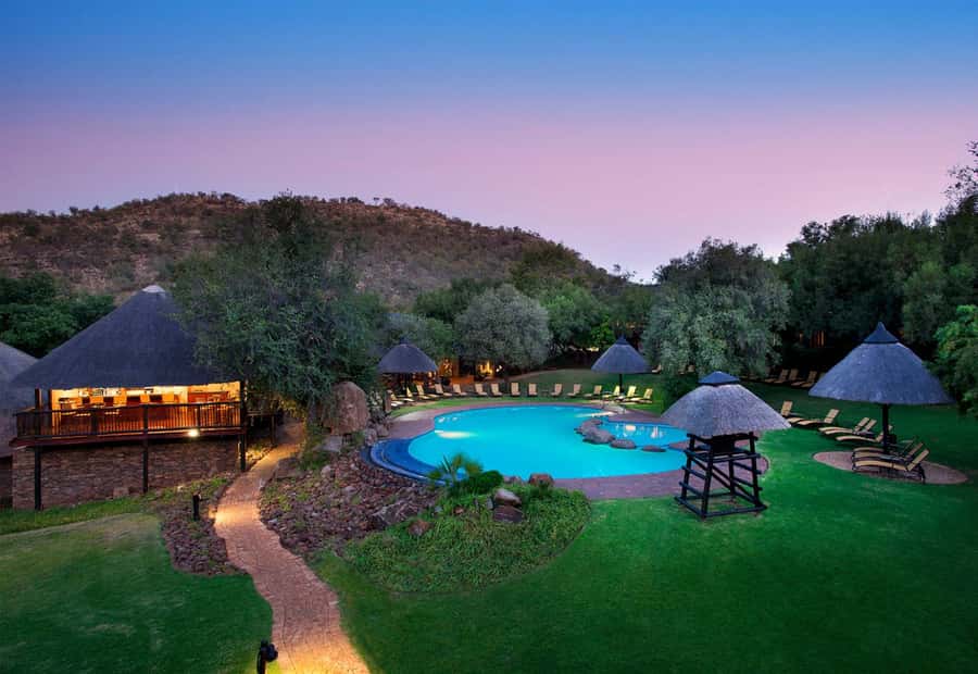 Johannesburg: 2-Day 4-Star Pilanesberg Safari - What the open vehicles and minivan drives change for you