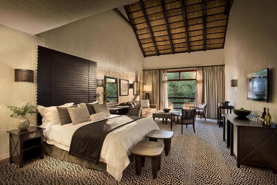 Johannesburg: 2-Day 4-Star Pilanesberg Safari - The 4-star lodge stay: food gets praise, service can be uneven