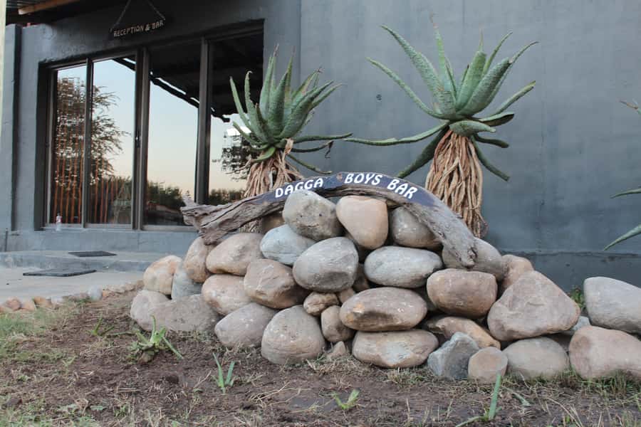 Johannesburg: Affordable 3 Day Kruger Park Safari - Day 3 Morning Bush Walk on the Klaserie River, Then Three Rondawels