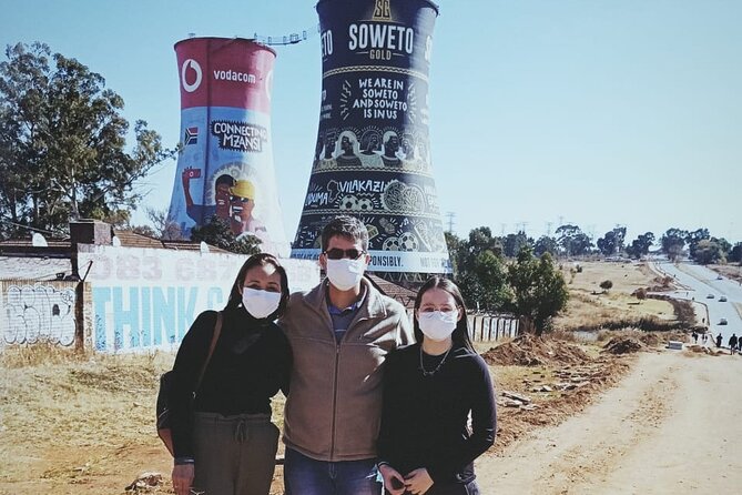 Johannesburg and Apartheid Museum and Soweto Guided Full-Day Tour - Diepkloof and the welcome sign photo: the contrast you feel before you even get out