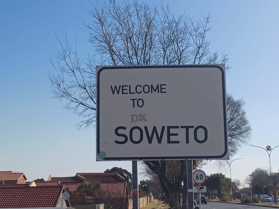 Johannesburg: Half-Day Soweto Tour with a Local Guide - Pickup, small-group flow, and staying on schedule