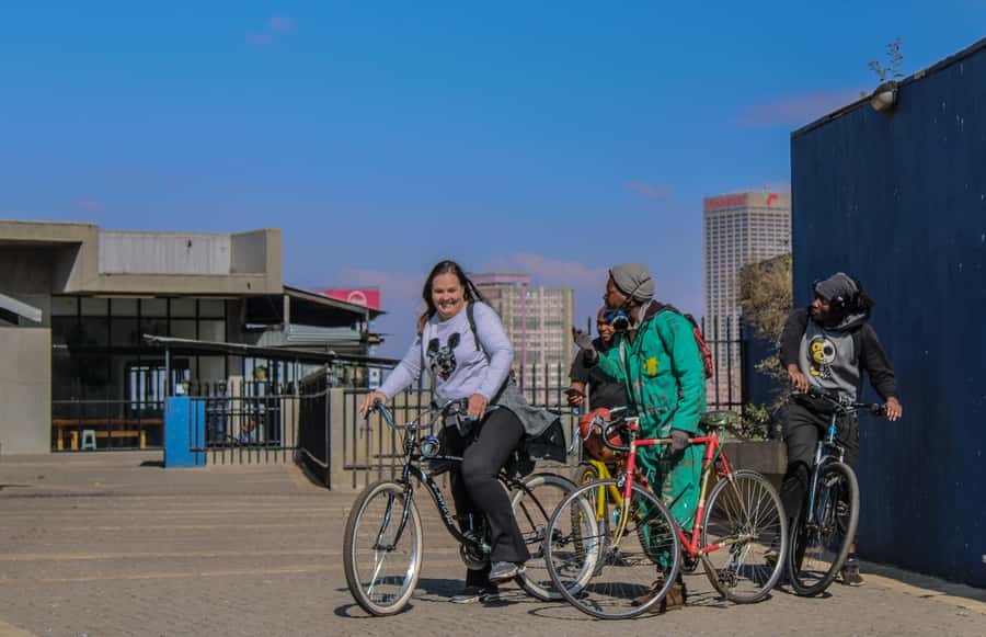 Johannesburg: Inner City Guided Cycling Tour - Maboneng: meeting a local artist makes the day feel personal