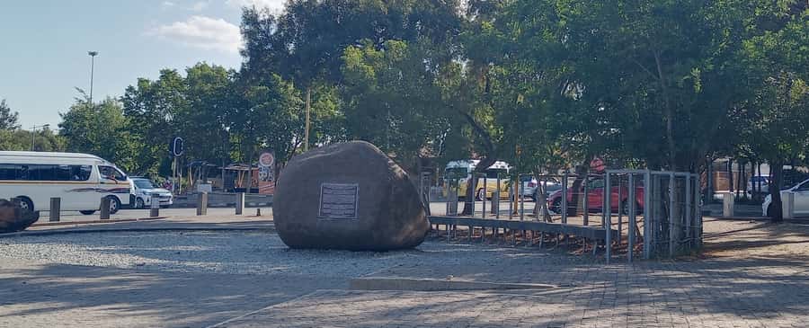 Johannesburg: Soweto History Tour with Hotel Pickup - A Soweto history day that starts in Johannesburg and ends with meaning
