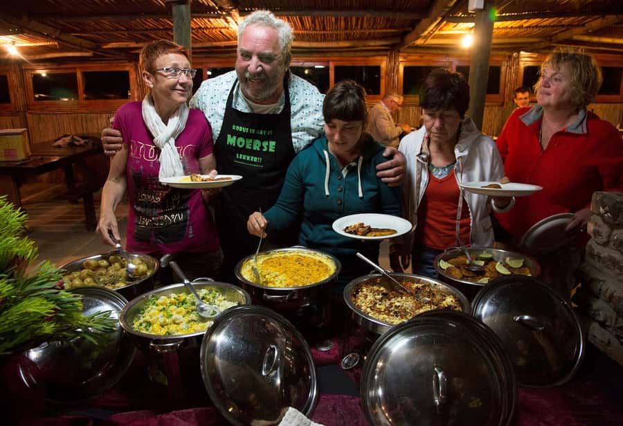 Oudtshoorn: Swartberg Mountain Pass Tour with Country Lunch - Kobus se Gat lunch, braai-style Karoo food that actually feels local