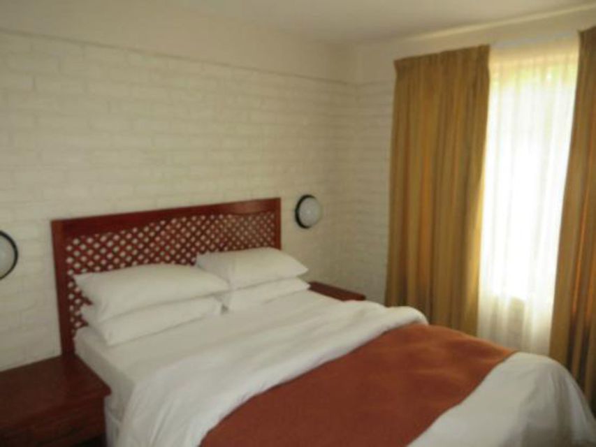 Pilanesberg: 2 Day 3-Star Pilanesberg Safari - Wildlife, the crater terrain, and your real expectations
