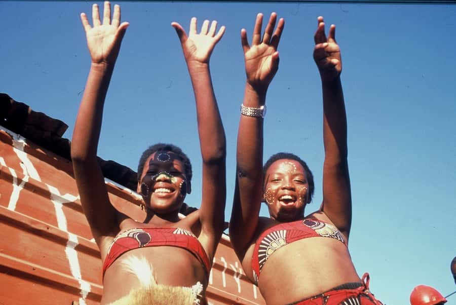 Plettenberg Bay: Qolweni Township Cultural Walking Tour - Walking through Qolweni with a guide like Hazel or Kaia