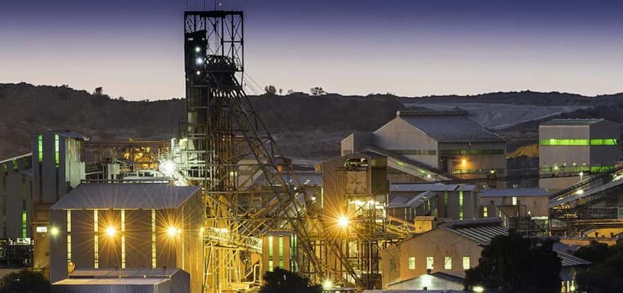 Pretoria: Cullinan Surface Diamond Mine Walking Tour - Diamond display room: seeing the product before the process