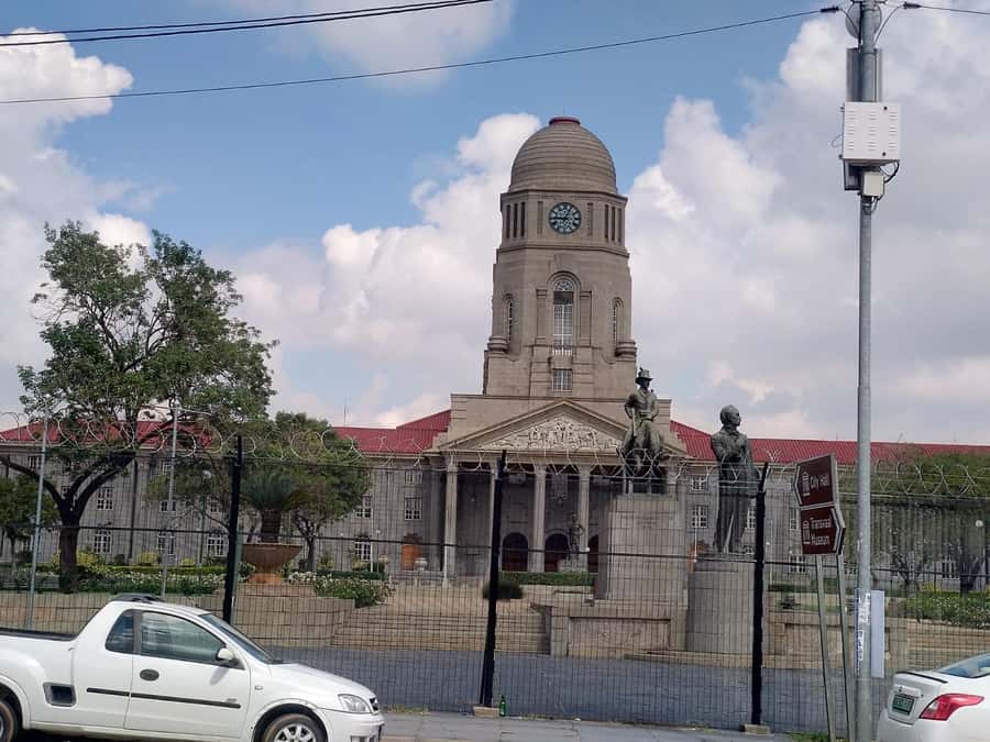 Pretoria Soweto And Johannesburg - Johannesburg Drive-By Sights: Hillbrow and Downtown Johannesburg