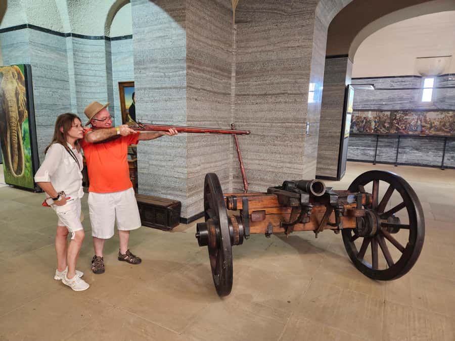Pretoria Tour-Voortrekker Monument, Town, Union Buildings - Paul Kruger House and what its condition teaches you
