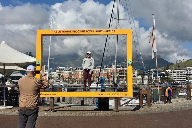 Private city tour in Cape Town with pickup - Entering Cape Town by car and on foot, fast