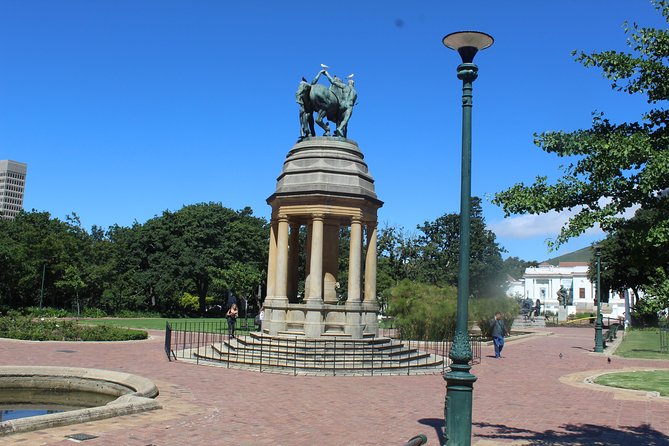 Private City Tour Table Mountain + Cable Car Ticket Camps Bay H/D - Signal Hill: cannon at noon, 360-degree Cape Town, and sunset energy