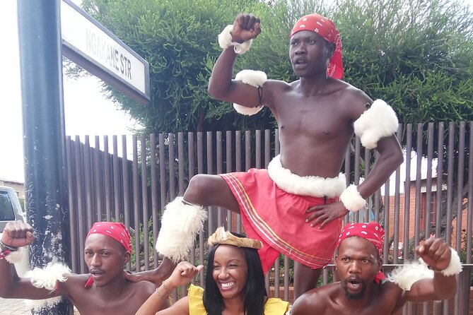 Private Soweto Tour 5 hours approximately from Johannesburg or Pretoria. - Vilakazi Street and the Mandela and Tutu House Area