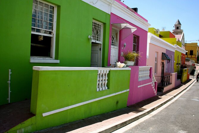 Robben Island with Tickets & Iconic Table Mountain Full Day Tour - Company’s Gardens: Desmond Tutu’s rainbow people, plus squirrels
