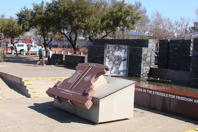Soweto and Johannesburg & Apartheid Museum - What the driving route teaches you about Johannesburg today