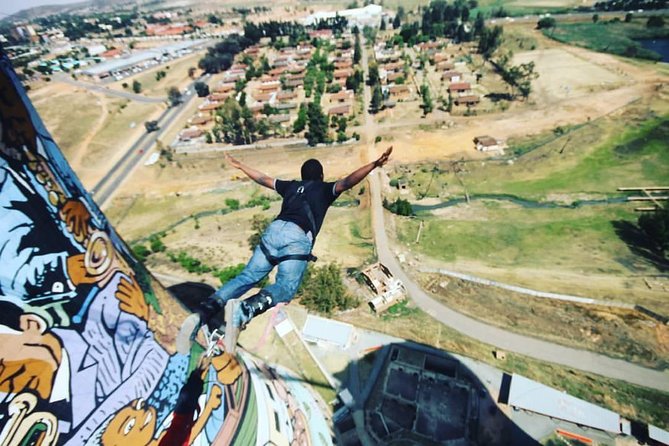 Soweto, Apartheid Museum & Constitution Hill Day Tour - Soweto landmark sequence: Hector Pieterson Memorial, Mandela House, and what to listen for