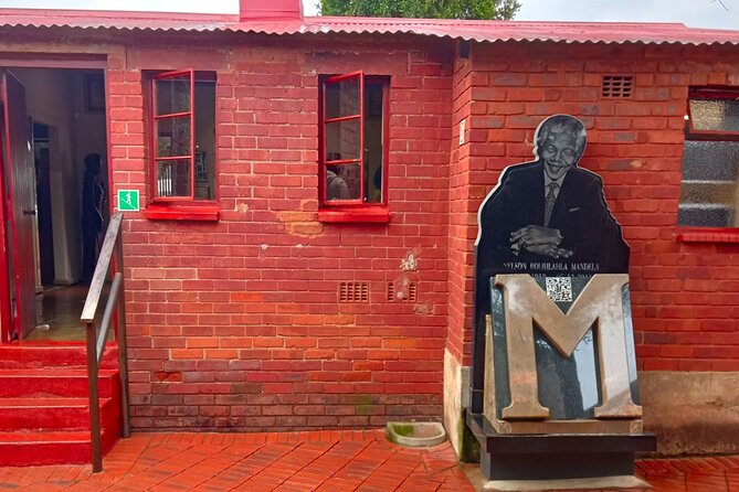 Soweto guided tour(Half day) - Orlando Towers and FNB Stadium (Soccer City Stadium): mixing landmark scale with local reality