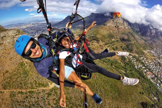 Tandem Paragliding in Cape Town - Taking the controls for a moment (yes, you can feel like a pilot)